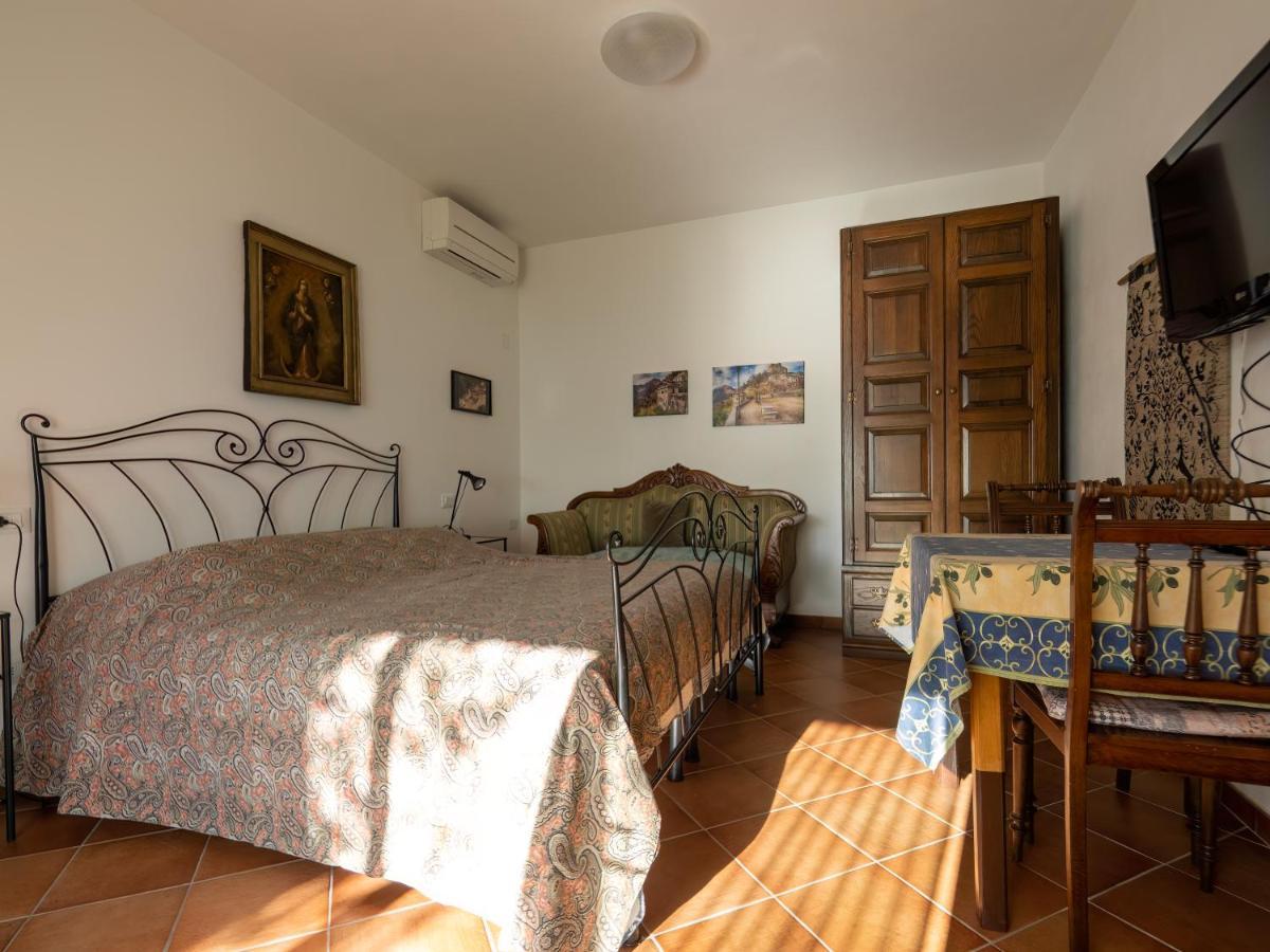 Tra Gli Ulivi Bed & Breakfast Pietra Ligure Exterior photo